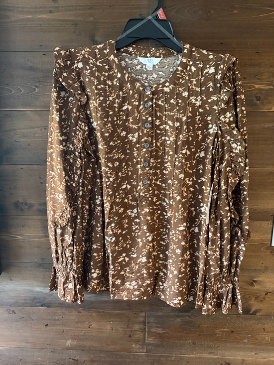 Time and Tru Tops - Brown & Cream Floral Henley with Ruffle Sleeves